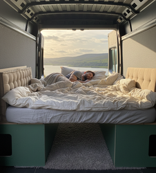 Takaosan Yksikk&ouml;: Tuolit + P&ouml;yt&auml;/S&auml;nky (Medium)